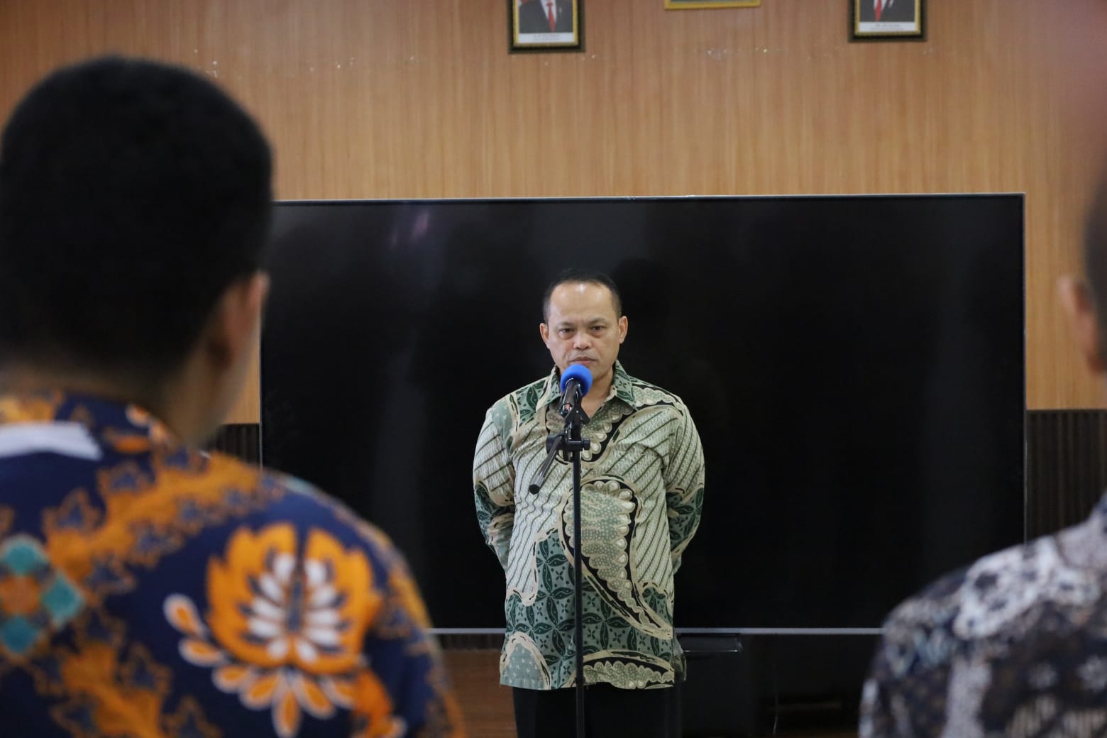 Rudenim Makassar Gelar Apel Pagi dan Berikan Penghargaan Pegawai Teladan 2024